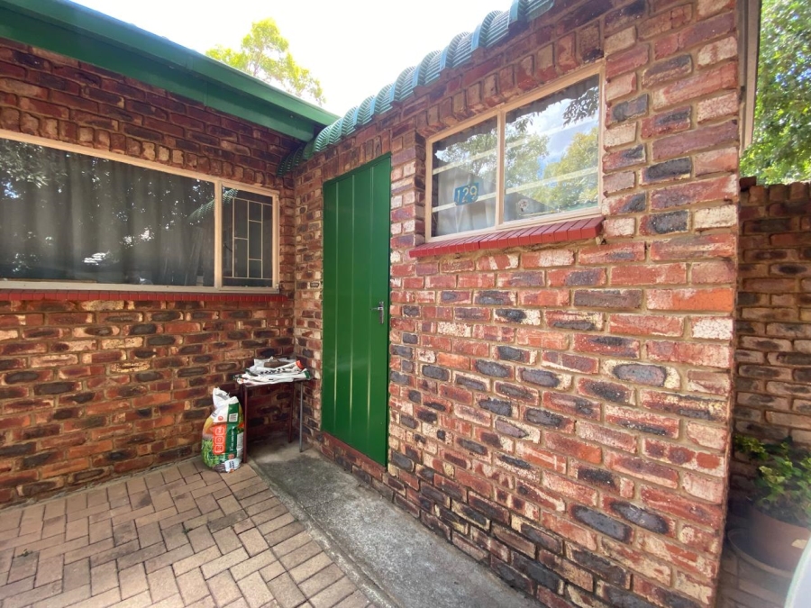 4 Bedroom Property for Sale in Kannoniers Park North West